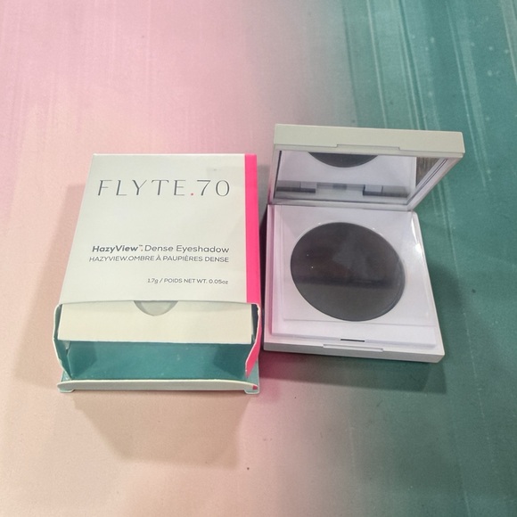 Flyte.70 down under Eyeshadow - Picture 2 of 2